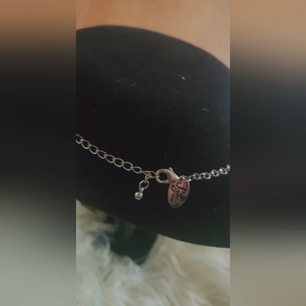 Lovely Multi strand Silver Tone Necklace.🌴